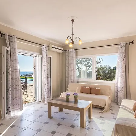 Escape Luxury By The Pool Beach, Corfu דירה